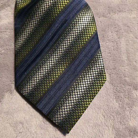 NWT GIANNI VERSACE 100% silk tie - Picture 3 of 5